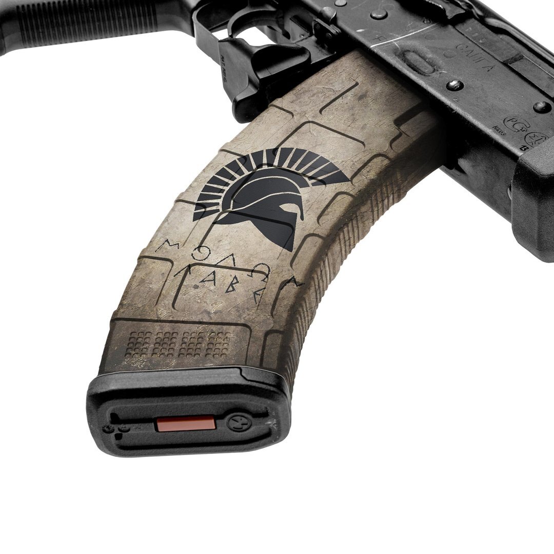 GunSkins® prémiový vinylový skin na zásobník AK-47 – GS® Molon Labe Tan™ (Farba: GS® Molon Labe Tan™)