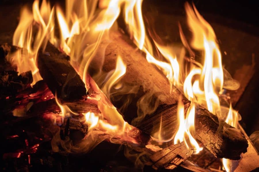 Suché palivové drevo dobre horí a zaistí vám dlhotrvajúci oheň.