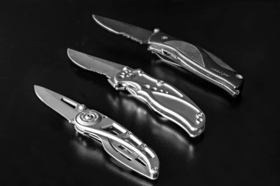 Kvalitná fotka troch rozdielnych nožov