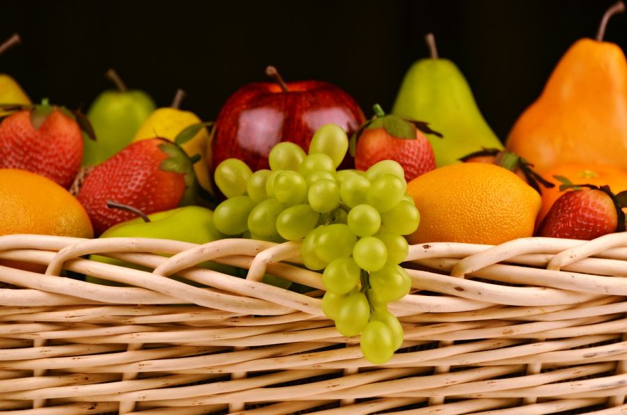 Čerstvé ovocie v košíku