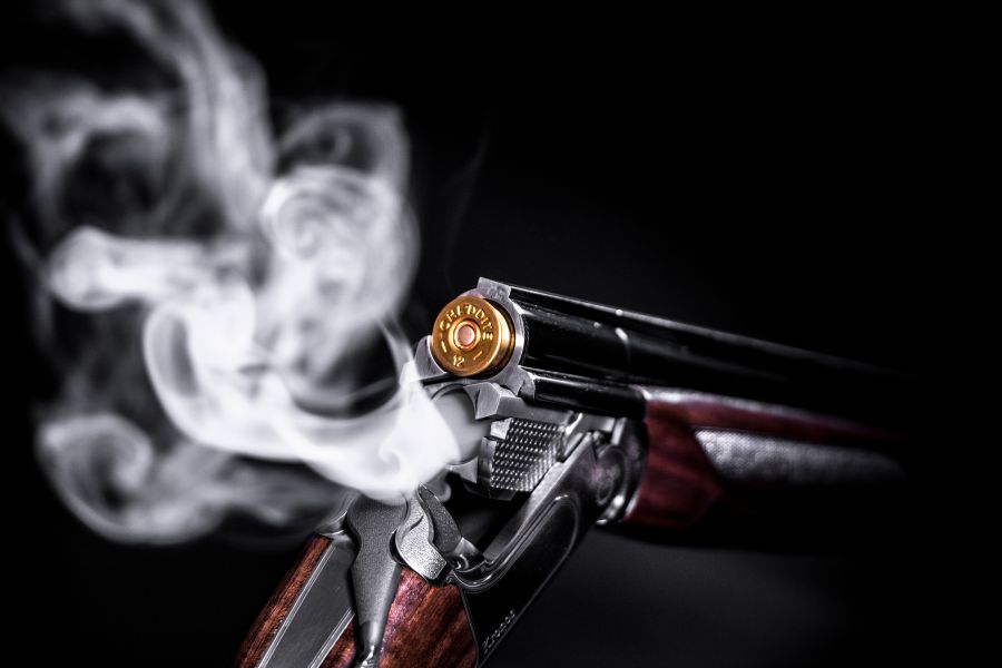 Strelná zbraň s dymom detail